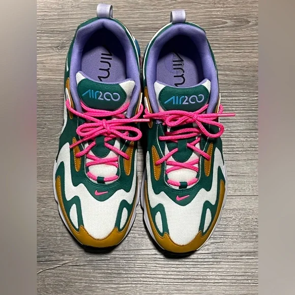 Nike Women’s Air Max 200 - Picture 2 of 6